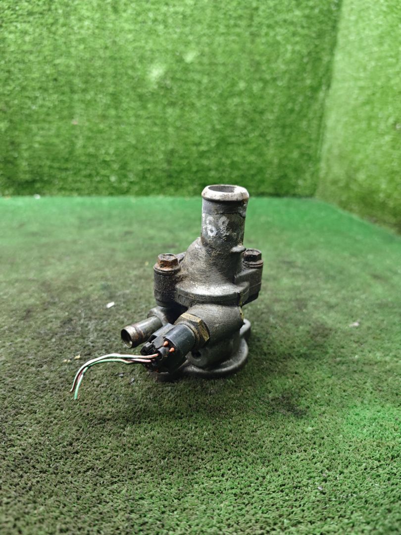 корпус термостата Suzuki Baleno 1 поколение 1997, 1.6 л., бензин, МКПП, универсал - фото №1