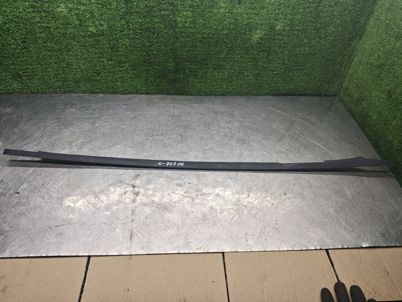 молдинг стекла Mercedes-Benz A-Класс W168 2000, 1.6 л., бензин, МКПП, хетчбэк 5 дв. - фото №1