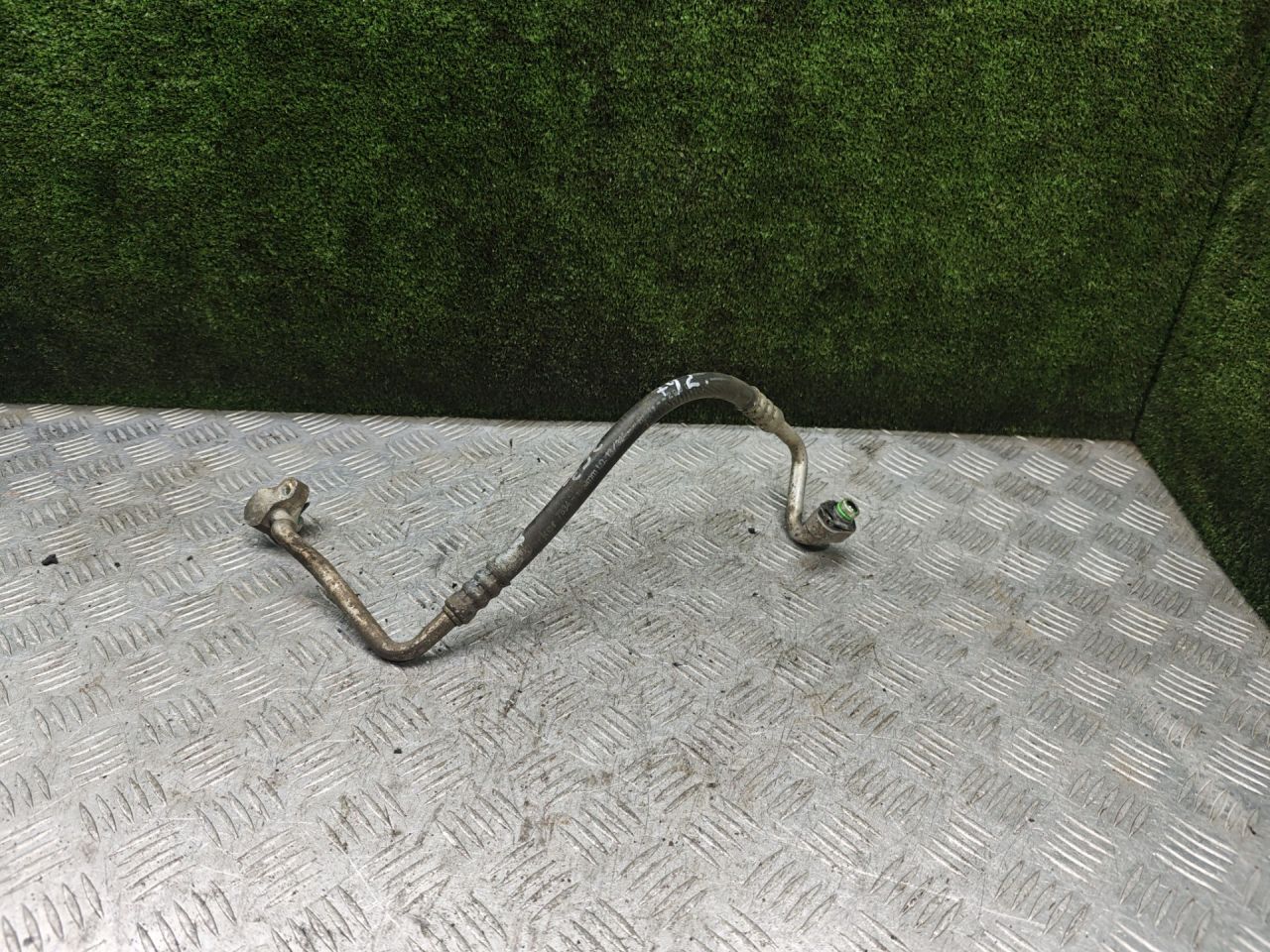 трубка кондиционера Chrysler Voyager 4 поколение 2002, 2.4 л., бензин, МКПП, минивэн - фото №1