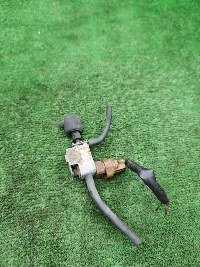 электромагнитный клапан Toyota Avensis 1 поколение (T220) 2000, 2.0 л., 2C-T, дизель, МКПП, универсал - фото №1