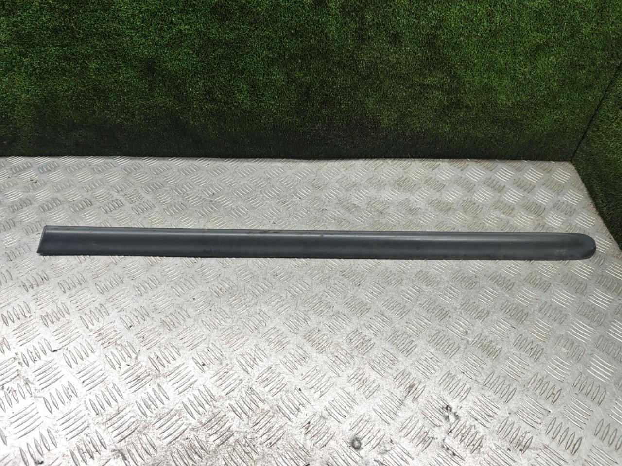 молдинг двери задней левой Chrysler Voyager 3 поколение 1999, 2.4 л., бензин, АКПП, минивэн - фото №1