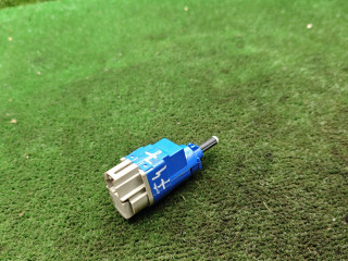 Датчик педали тормоза (лягушка) Renault Duster 1 поколение [рестайлинг] 2017, 2.0 л., бензин, МКПП, внедорожник 5 дв., полный привод, 253255192R