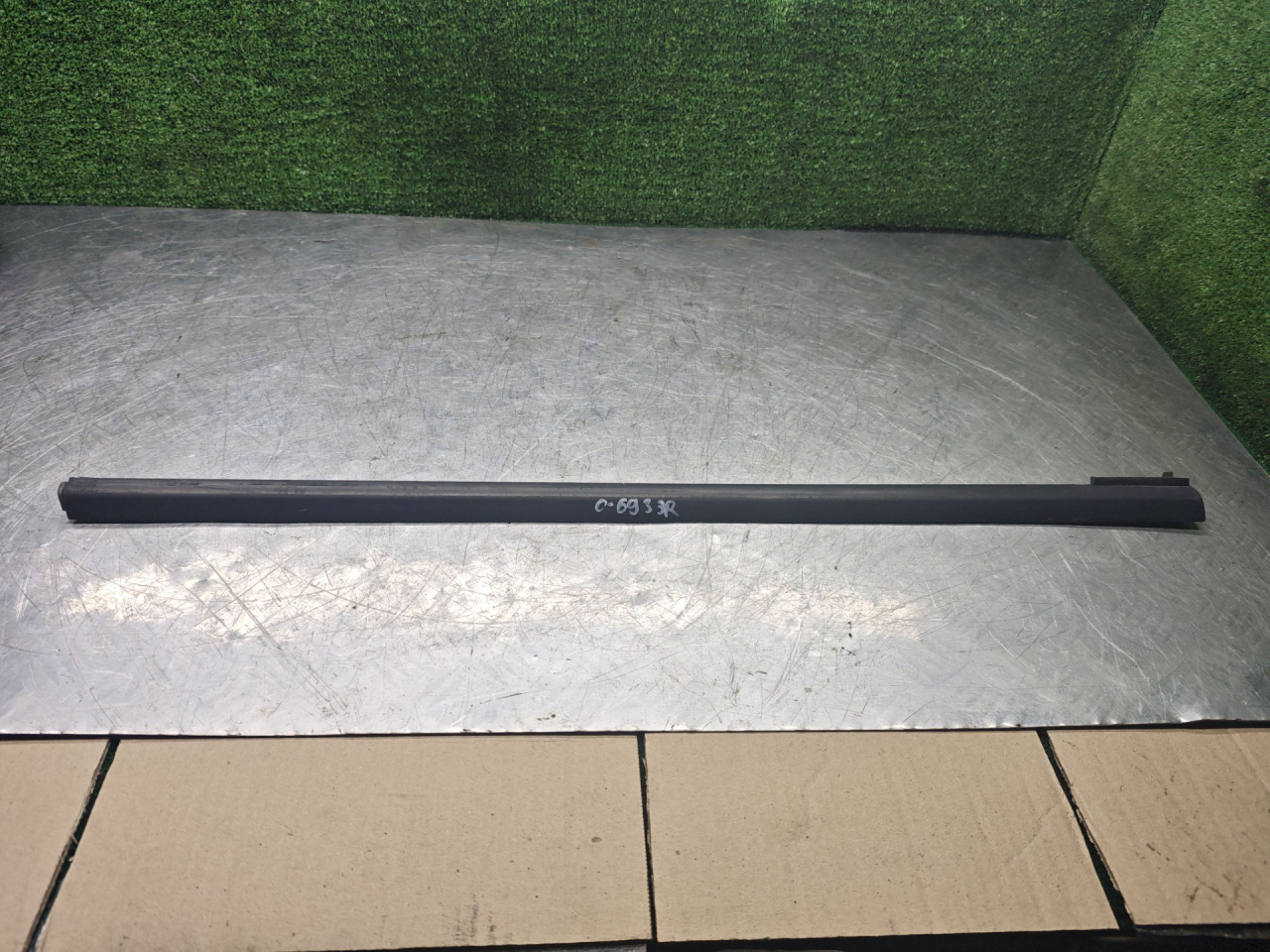 молдинг стекла Ford C-Max 1 поколение 2006, 2.0 л., бензин, МКПП, минивэн - фото №1