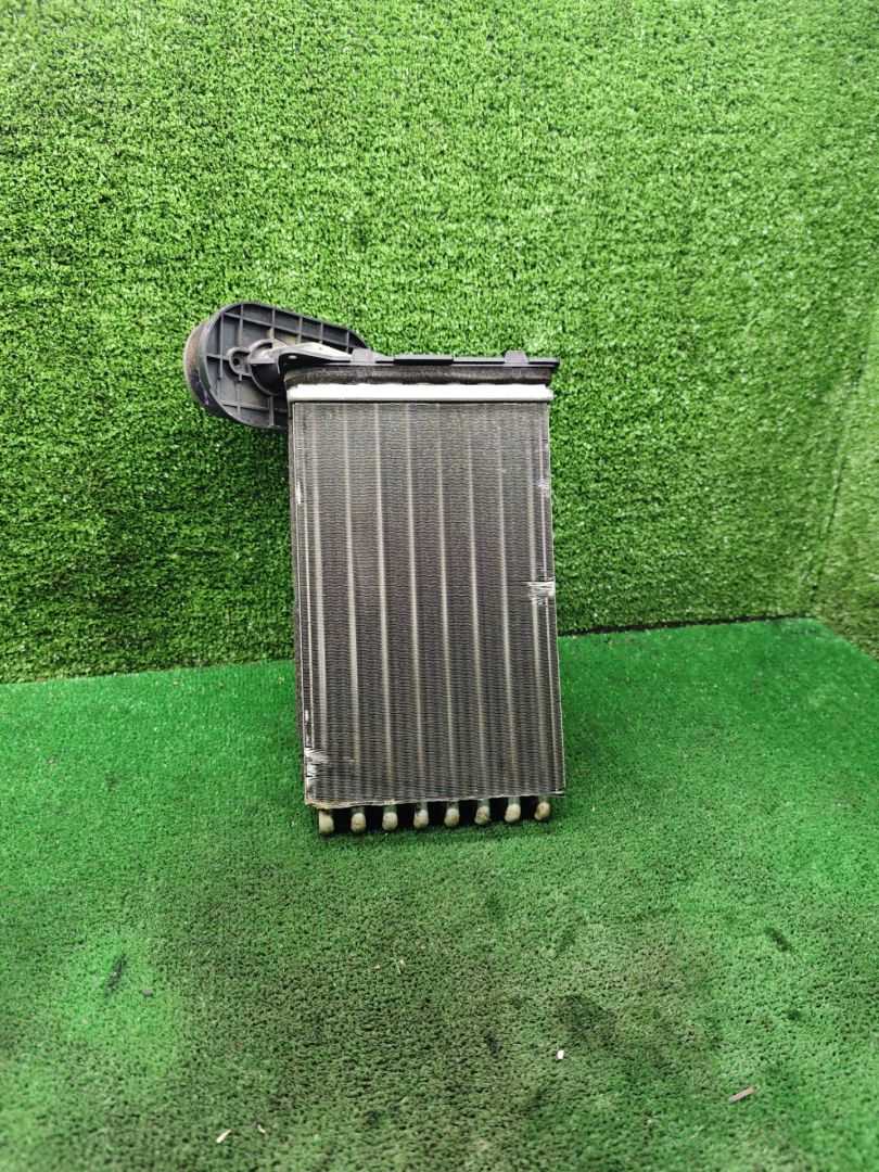 радиатор отопителя (печки) Citroen Xantia 1 поколение 1998, 1.9 л., D, дизель, МКПП, хетчбэк 5 дв. - фото №1