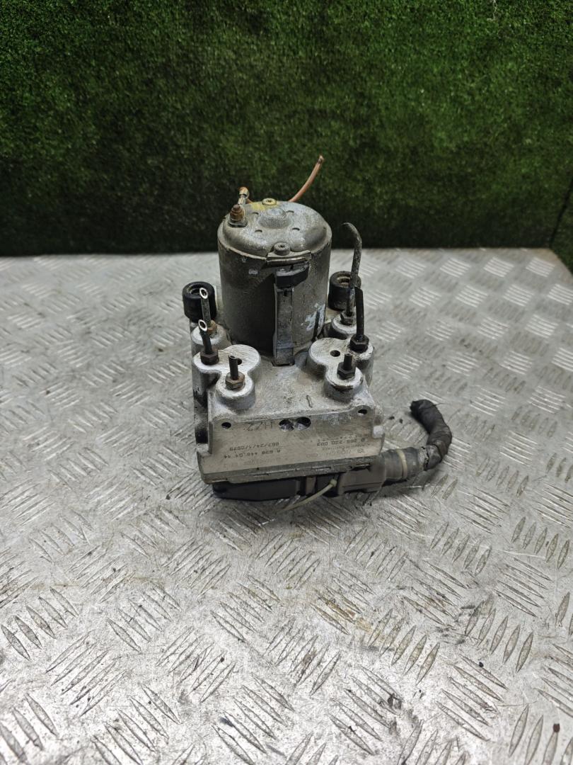 блок ABS Mercedes-Benz Vito W638 1999, 2.3 л., дизель, МКПП, микроавтобус, A3684460114, 0265220003, 0273004089 - фото №1