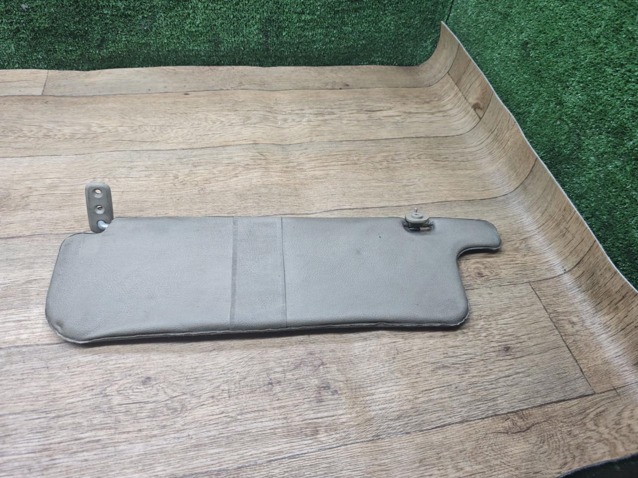 козырек солнцезащитный Mitsubishi Pajero 2 поколение 1996, 3.0 л., бензин, АКПП, внедорожник 5 дв. - фото №1