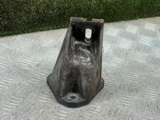 кронштейн (крепление) Opel Frontera A 1992, 2.4 л., бензин, МКПП, внедорожник 5 дв., 90250668