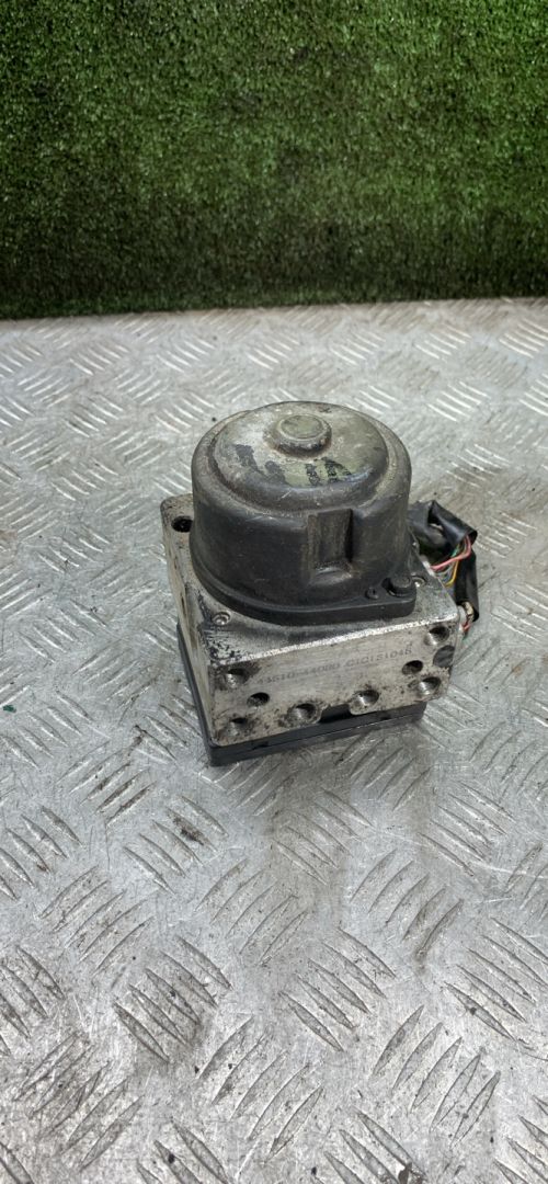 блок ABS Toyota Picnic 1 поколение XM10 1999, 2.2 л., 3C-TE, дизель, МКПП, минивэн, 4451044030 - фото №1