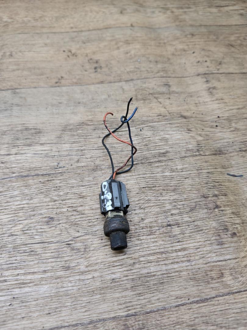 датчик кондиционера Dodge Caravan 3 поколение 1999, 2.4 л., бензин, АКПП, минивэн - фото №1