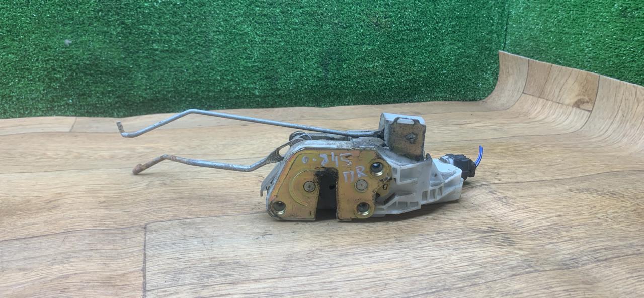 замок двери передней правой Mitsubishi Space Wagon 3 поколение (Typ N50) 2000, 2.4 л., бензин, МКПП, минивэн - фото №1