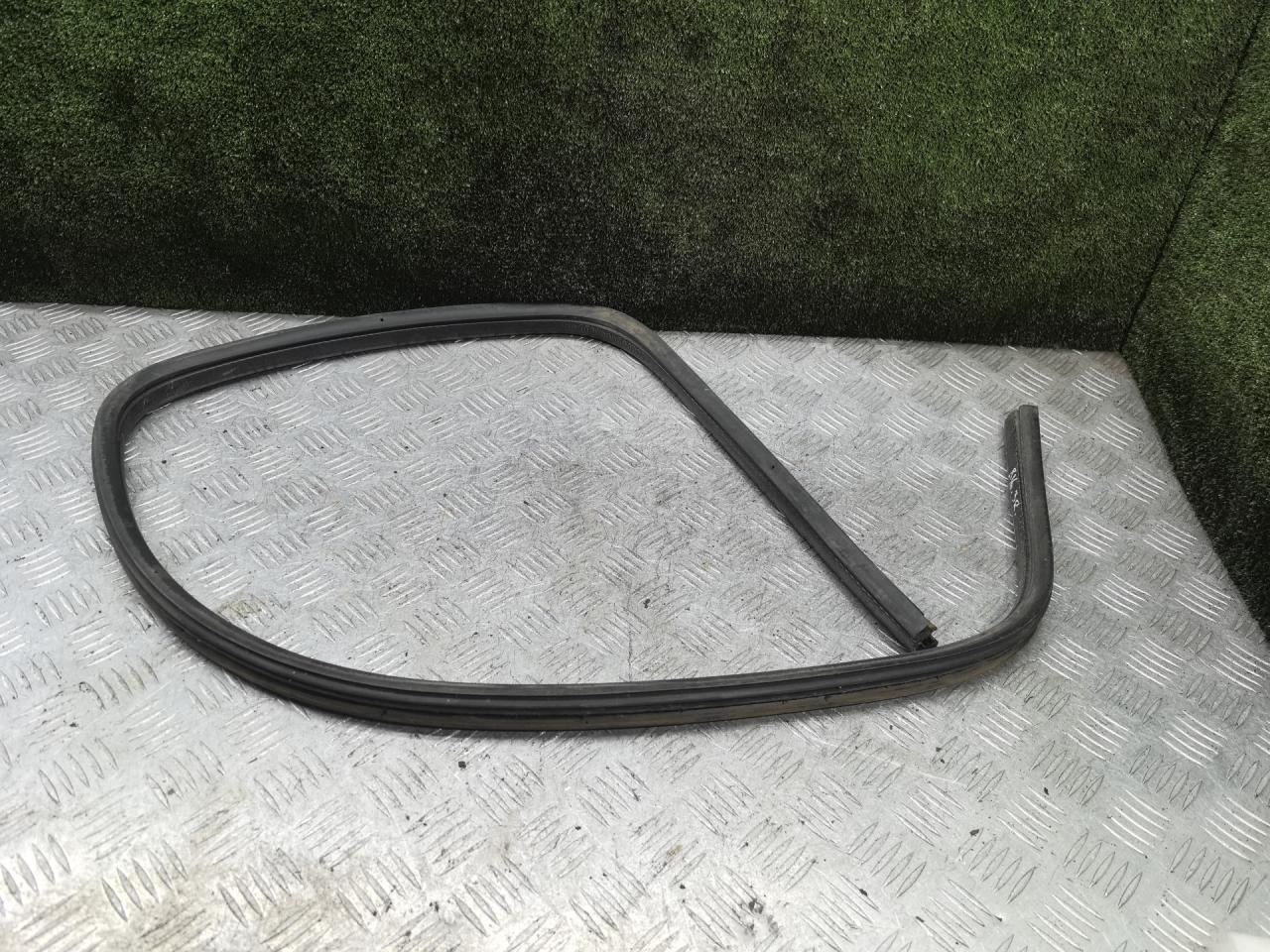 Уплотнитель стекла Dodge Caravan 4 поколение 2001, 2.4 л., бензин, АКПП, минивэн - фото №1