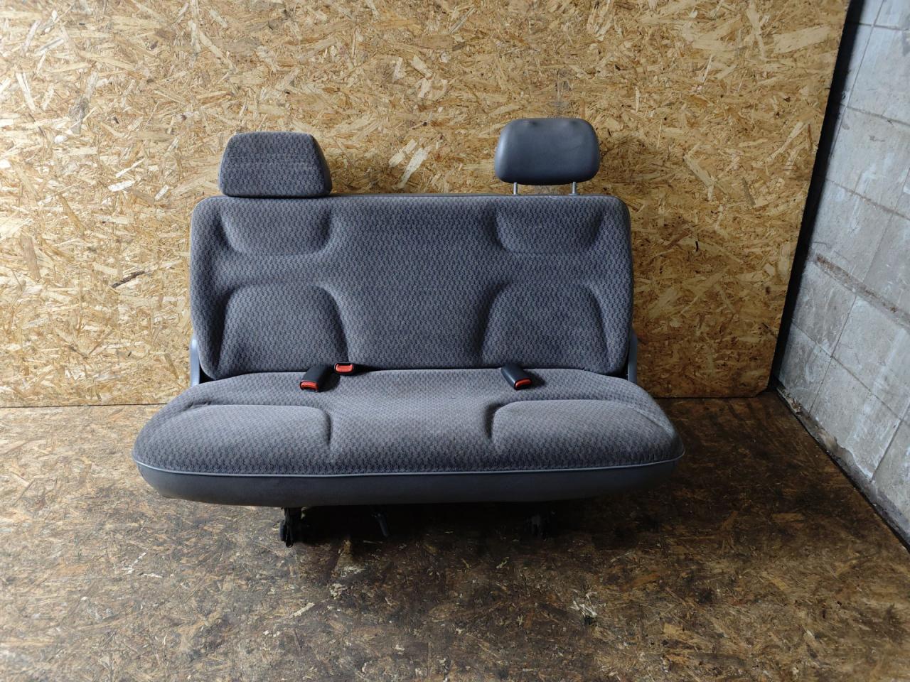 сиденье заднее Dodge Caravan 3 поколение 1999, 2.4 л., бензин, АКПП, минивэн - фото №1