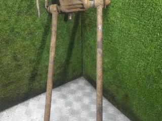 кулак задний левый Mazda 626 GF 1998, 2.0 л., бензин, МКПП, хетчбэк 5 дв.