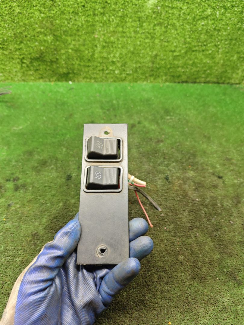 блок управления печки / климат-контроля Mercedes-Benz T1 207-210D W601 1990, 2.3 л., дизель, МКПП, микроавтобус - фото №1