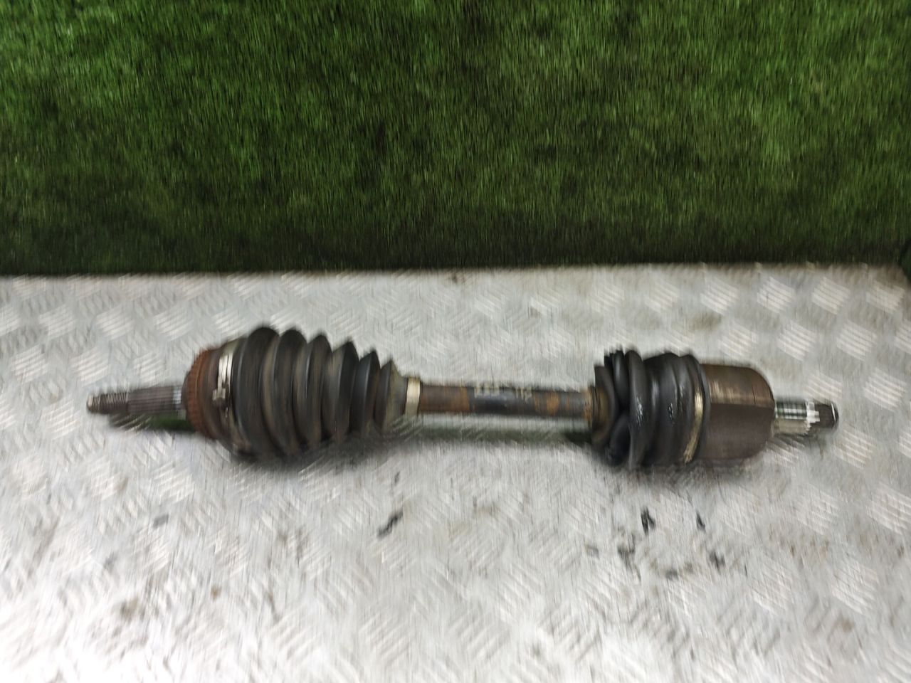 полуось передняя левая (приводной вал, ШРУС) Chery Tiggo (T11) 1 поколение 2007, 1.8 л., бензин, МКПП, внедорожник 5 дв. - фото №1