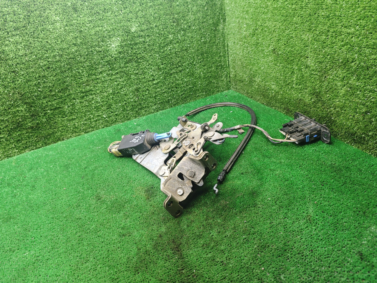 замок двери сдвижной Opel Sintra 1 поколение 1997, 2.2 л., X 22 XE, бензин, МКПП, минивэн - фото №1