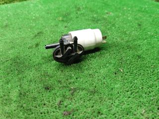 насос (моторчик) омывателя стекла Skoda Felicia 1 поколение [рестайлинг] 1998, 1.3 л., бензин, МКПП, хетчбэк 5 дв.