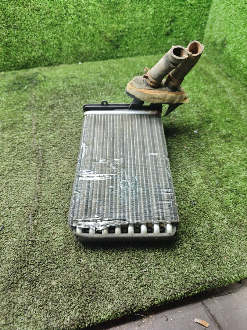 радиатор отопителя (печки) Volkswagen Golf 3 поколение 1996, 1.8 л., бензин, МКПП, хетчбэк 3 дв. - фото №1