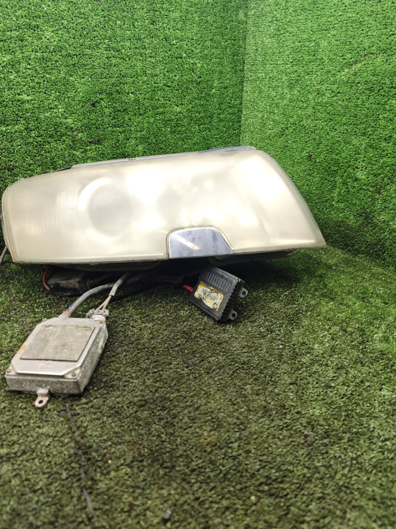 фара правая Skoda Superb 1 поколение 2006, 2.8 л., бензин, АКПП, седан - фото №1