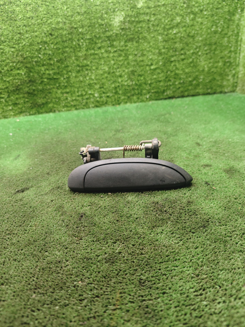 ручка наружная задняя правая Renault Megane 1 поколение 1999, 1.6 л., бензин, МКПП, хетчбэк 5 дв. - фото №1