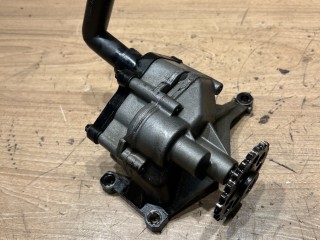 насос масляный Mercedes-Benz M-Класс W163 2001, 2.7 л., дизель, МКПП, внедорожник 5 дв., полный привод, 60618109014