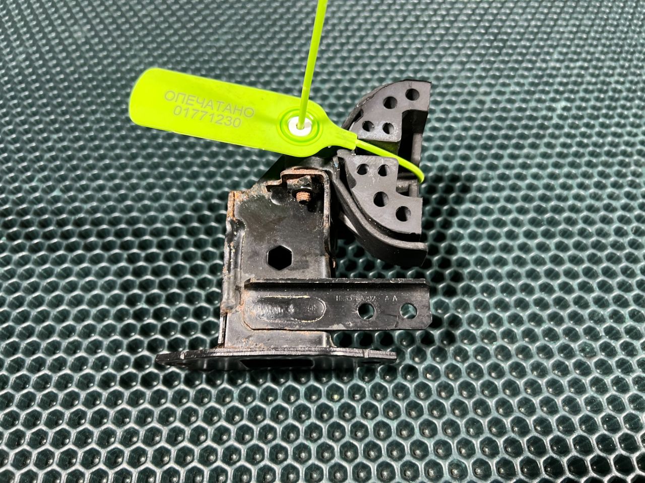 кронштейн радиатора Jaguar F-Pace 1 поколение 2017, 3.0 л., бензин, АКПП, внедорожник 5 дв., T2H3711, T2H42340, T2H30031, T2H44767, T2H25175, T2H53098, LR092467, LR092118, LR134915, LR156394, HK838A292AA - фото №1