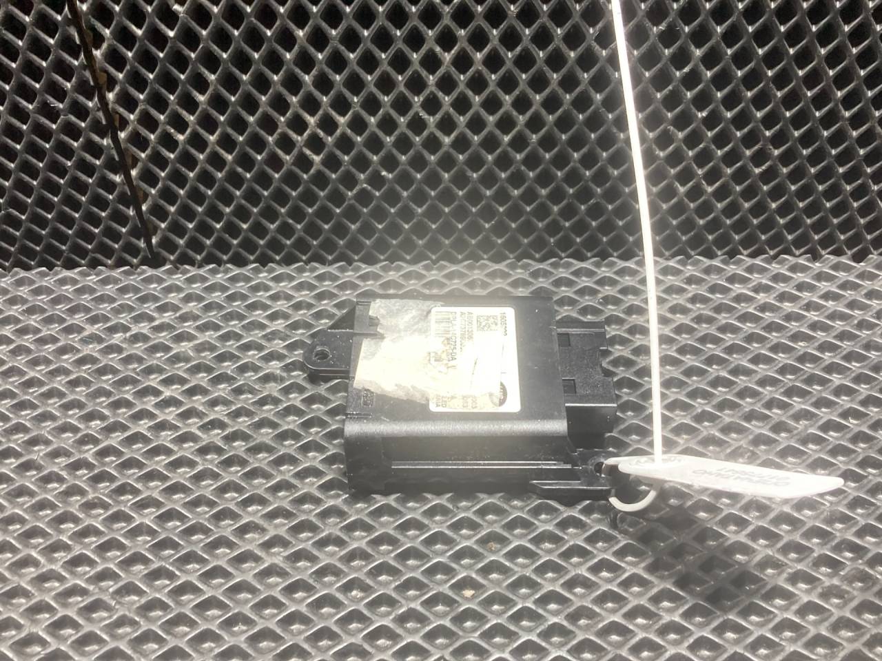 кнопка обогрева сидений Land Rover Range Rover Sport 2 поколение 2014, 5.0 л., 508PS, бензин, АКПП, внедорожник 5 дв., LR070364, LR052130, LR049421, DPLA14C725DA - фото №1