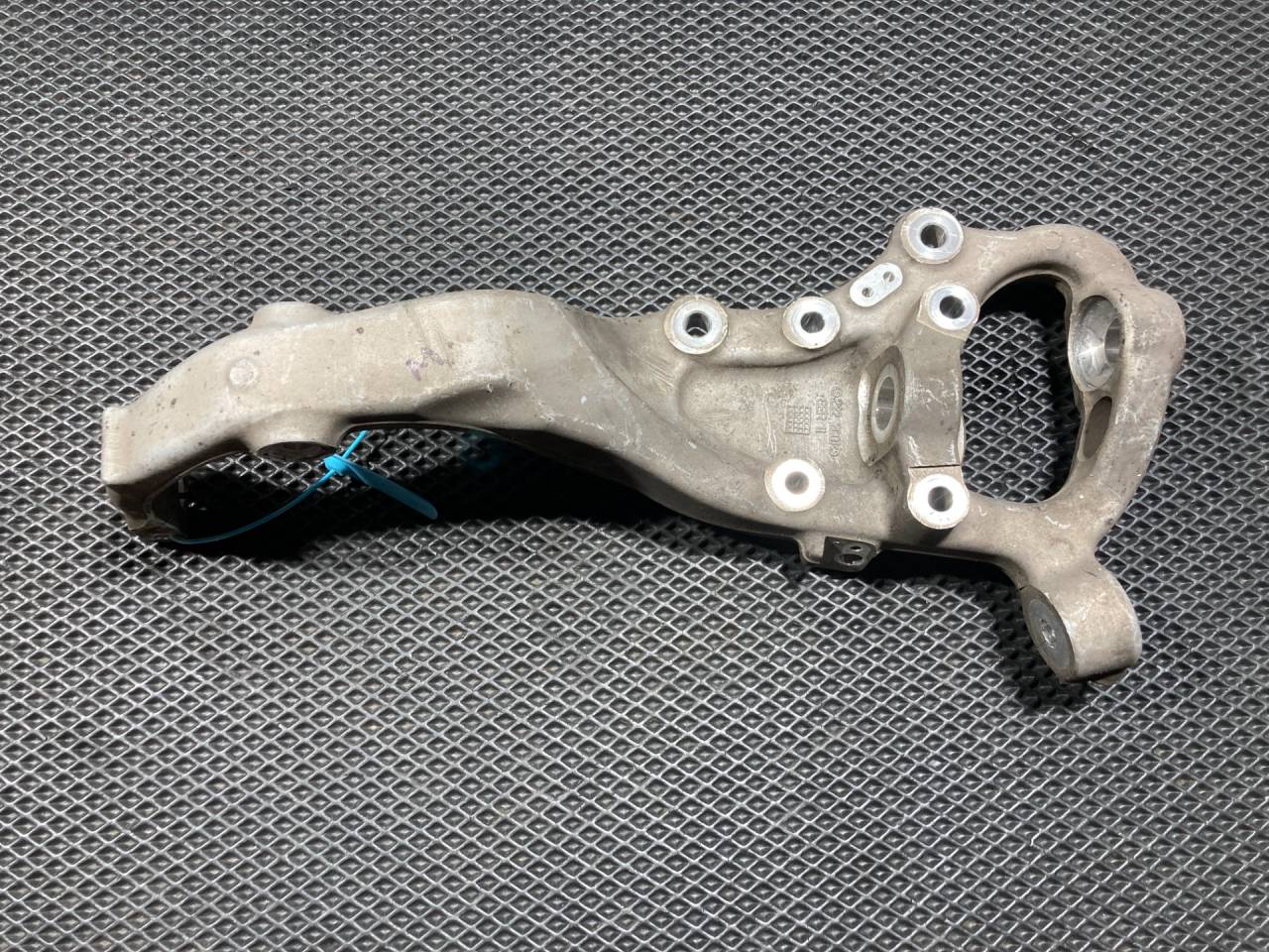 кулак поворотный правый Mercedes-Benz S-Класс W222/C217/A217 2014, 4.7 л., M 278.928, бензин, АКПП, седан, A2222001, A2223322001, 2222001 - фото №1