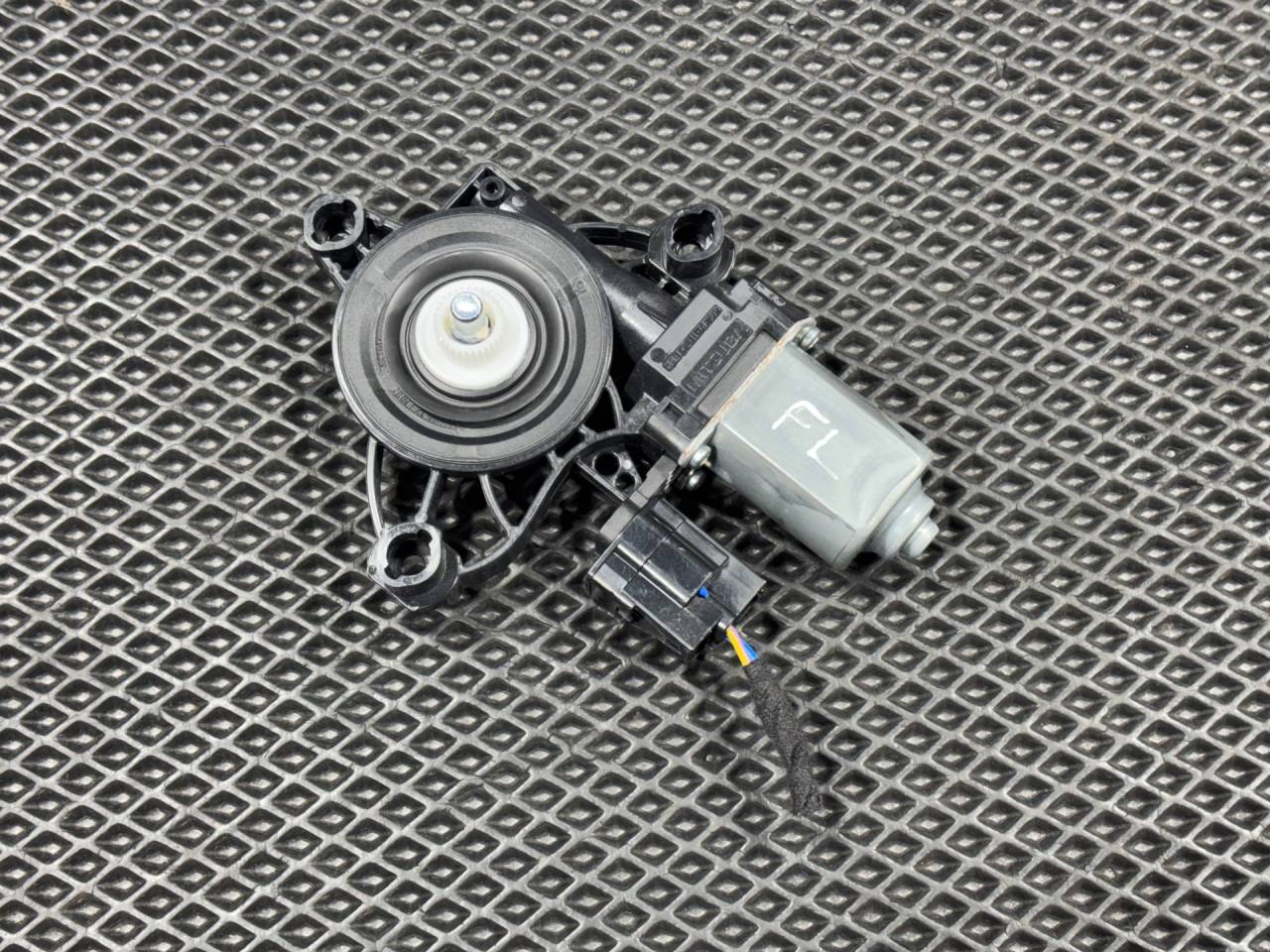 моторчик стеклоподъемника передний левый Ford Bronco Sport 1 поколение 2021, 1.5 л., бензин, АКПП, внедорожник 5 дв. - фото №1