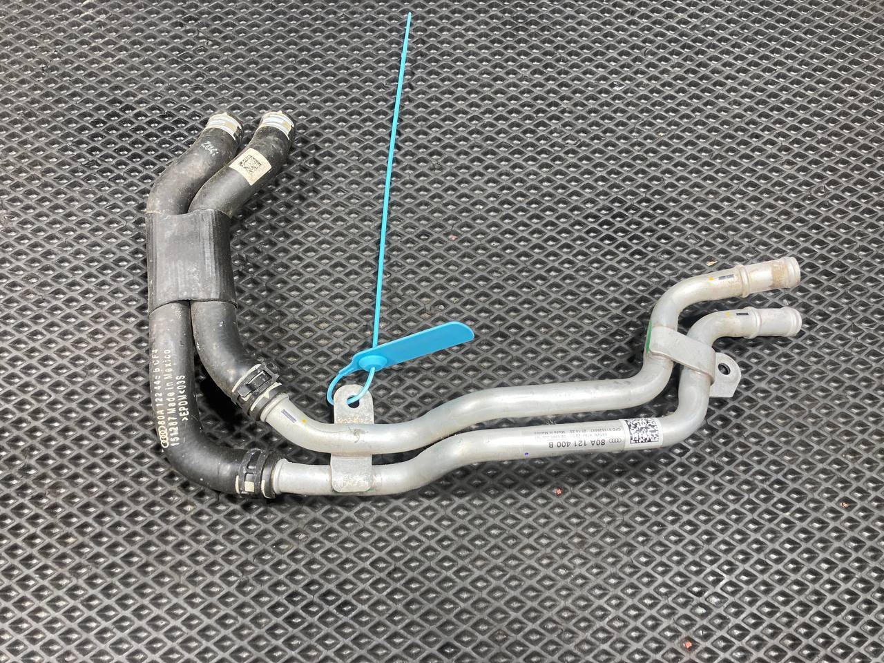 патрубок (трубопровод, шланг) Audi Q5 FY 2020, 2.0 л., бензин, АКПП, внедорожник 5 дв., 80A121400B, 80A122445B - фото №1