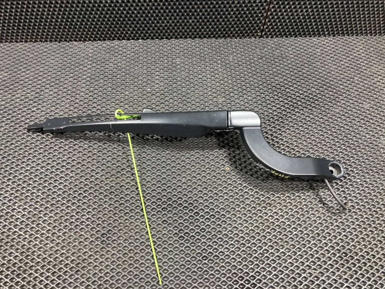 щеткодержатель (поводок стеклоочистителя, дворник) Jaguar F-Type 1 поколение 2016, 3.0 л., 306PS, бензин, АКПП, кабриолет, C2P1266, 6W8317C495AD - фото №1