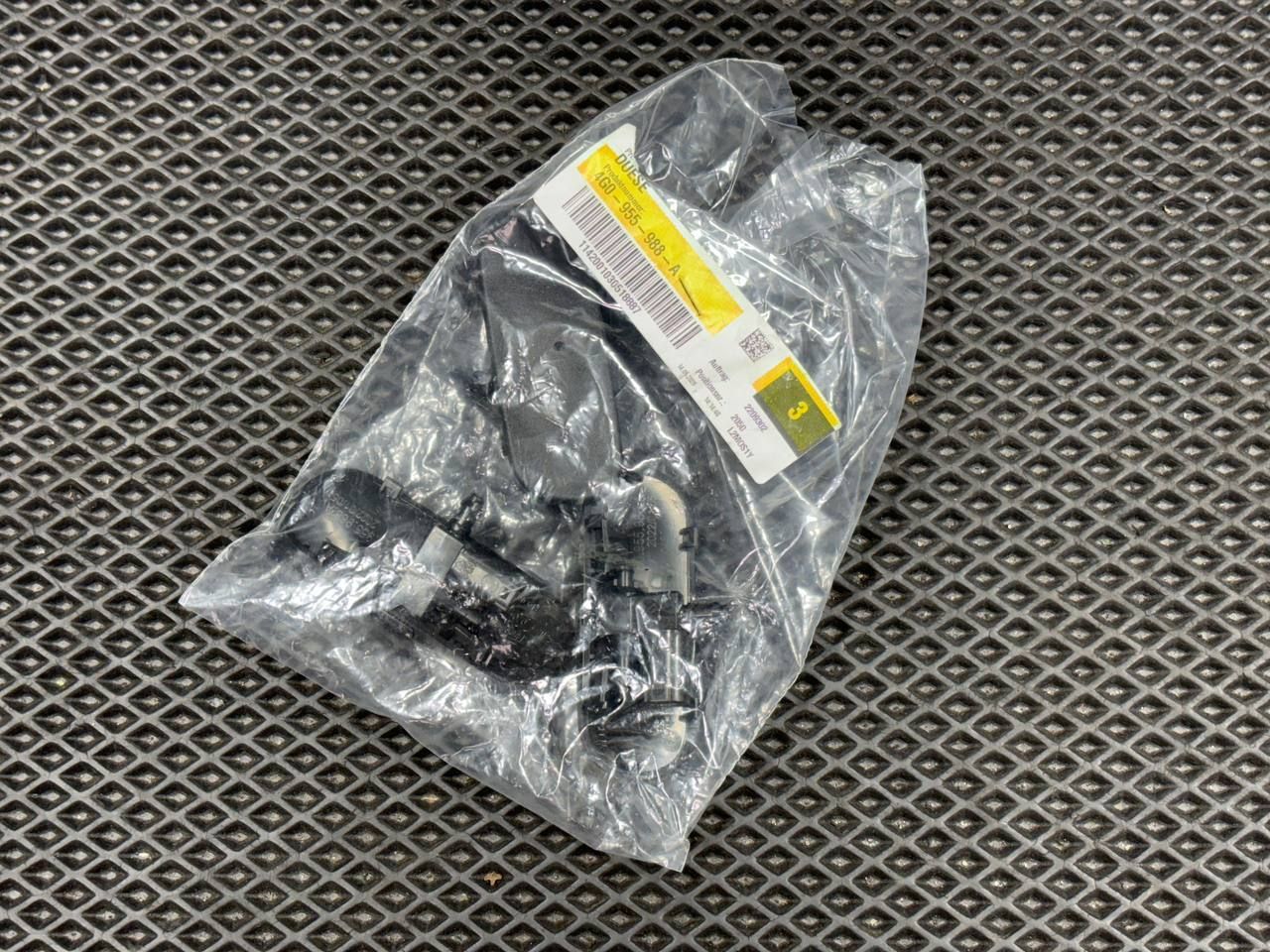 форсунка омывателя лобового стекла Audi A6 4G/C7 2012, 3.0 л., CTUA, бензин, АКПП, седан, 4G0955988A - фото №1