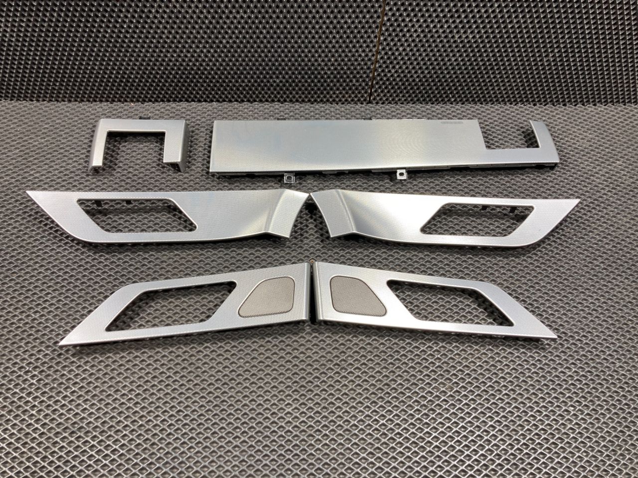 комплект декоративных накладок (дерева) салона Jaguar XF X260 2018, 2.0 л., PT204, бензин, АКПП, седан, GX63046A63B, GX63237B44, GX63237B45, GX63046A62BA, GX63237B48, GX63237B49, T2H5515, T2H5522, T2H6283, T2H6288, T2H6276, T2H6280 - фото №1