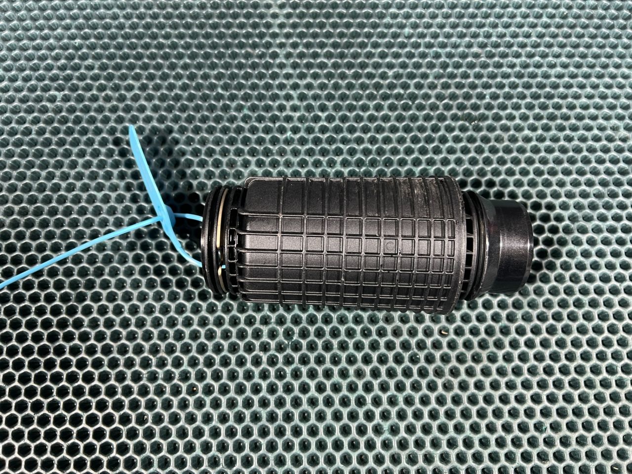 патрубок интеркулера Chevrolet Trax 2 поколение 2023, 1.2 л., бензин, АКПП, внедорожник 5 дв., 39030012 - фото №1