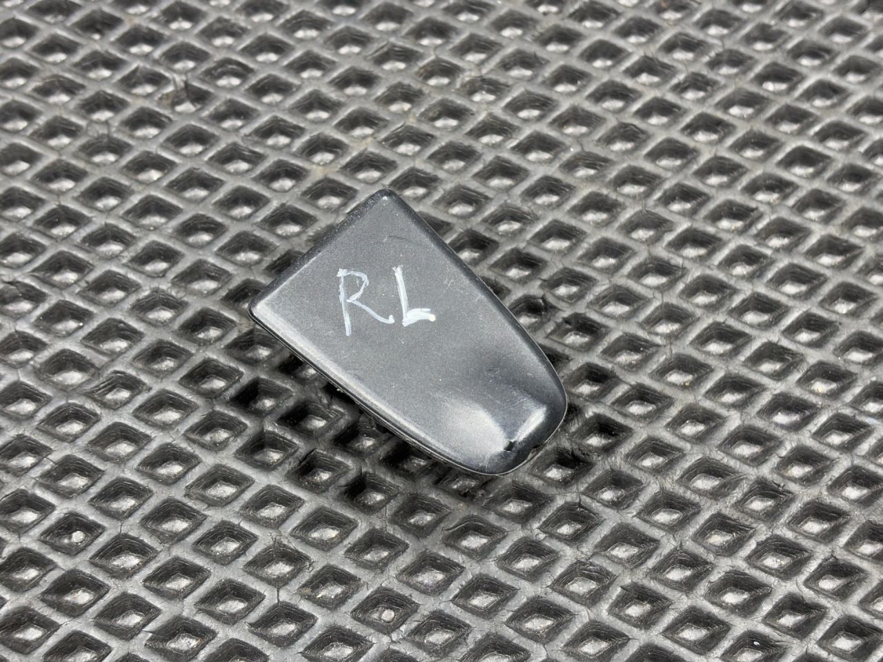 накладка на ручку Ford Bronco Sport 1 поколение 2021, 1.5 л., бензин, АКПП, внедорожник 5 дв., LJ6B-S218A15-AB - фото №1