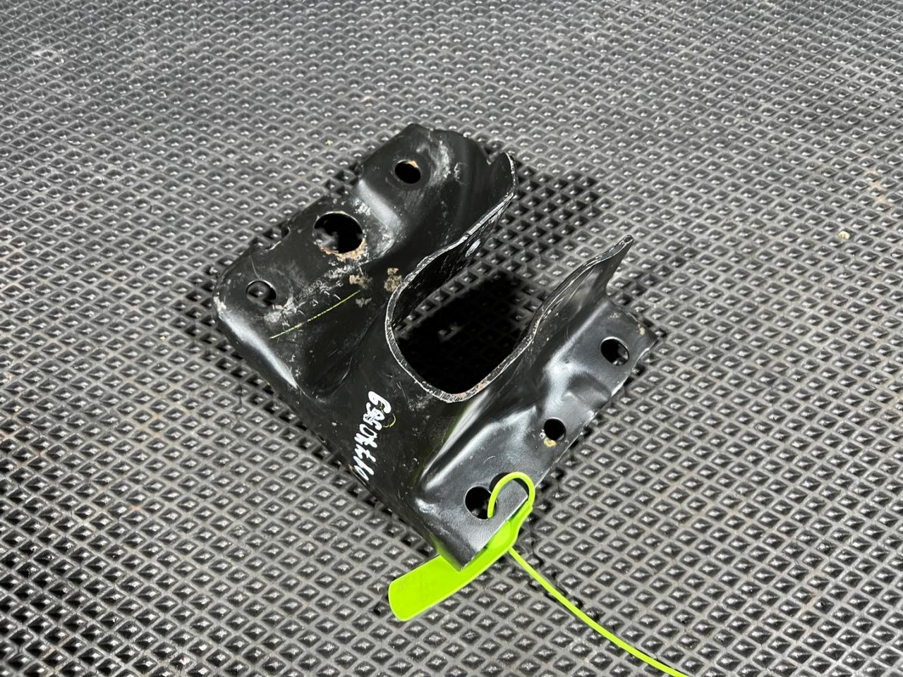 Кронштейн балки Mercedes-Benz GLB-Класс 1 поколение 2021, 2.0 л., M 260 E20, бензин, A2473526100 - фото №1