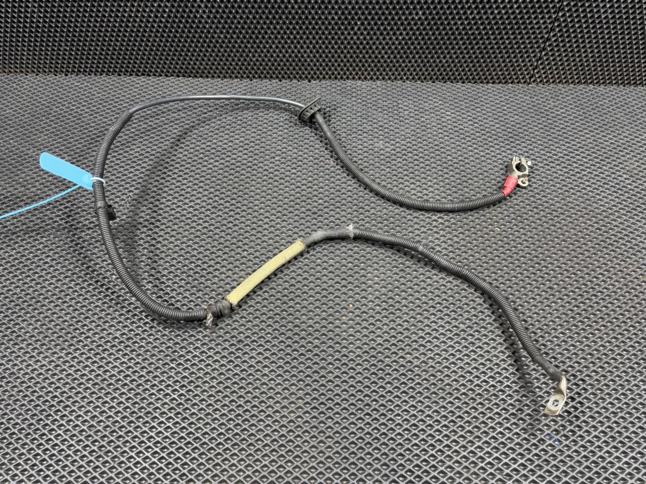 клемма аккумулятора плюс Audi A4 B7 2007, 2.0 л., BWT, бензин, 8D0971841E, 8E0971848H - фото №1