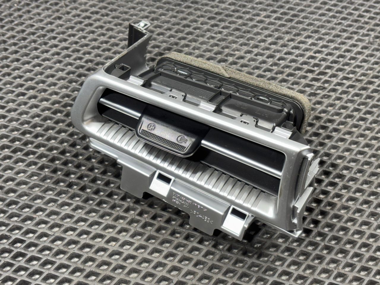 дефлектор обдува салона Kia K5 3 поколение 2022, 1.6 л., G4FP, бензин, АКПП, 97480-L3000 - фото №1