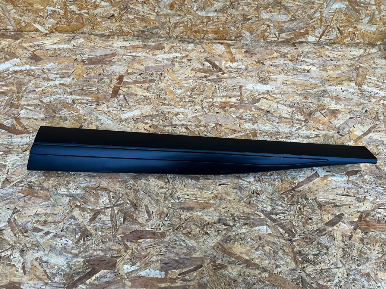 молдинг двери передней левой Nissan Rogue T33 2022, 1.5 л., бензин, внедорожник 5 дв., 808706RR0A, 808716RR0A - фото №1