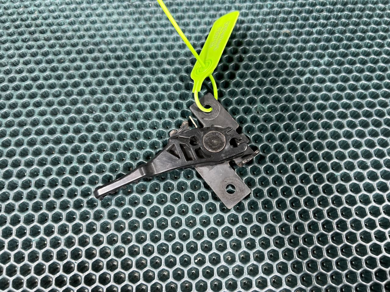 ручка открывания капота Jaguar XE 1 поколение X760 2016, 3.0 л., AJ 126, бензин, АКПП, седан, GX7316824AA, T4N3060 - фото №1