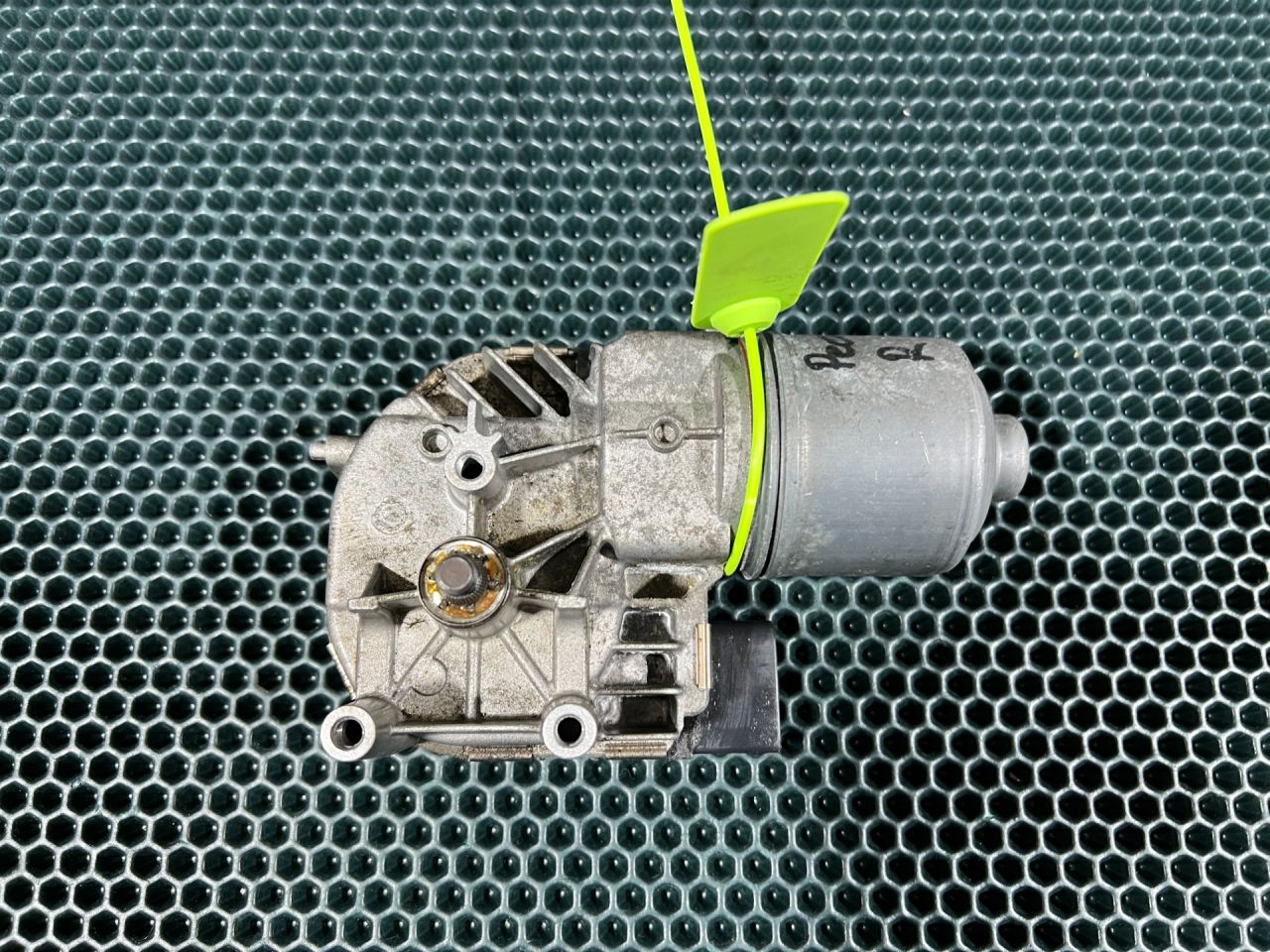 моторчик передних стеклоочистителей (дворников) Mercedes-Benz S-Класс W221 2009, 5.5 л., M 273.968, бензин, АКПП, седан, 1397220508, 0390241640, 1137328502 - фото №1