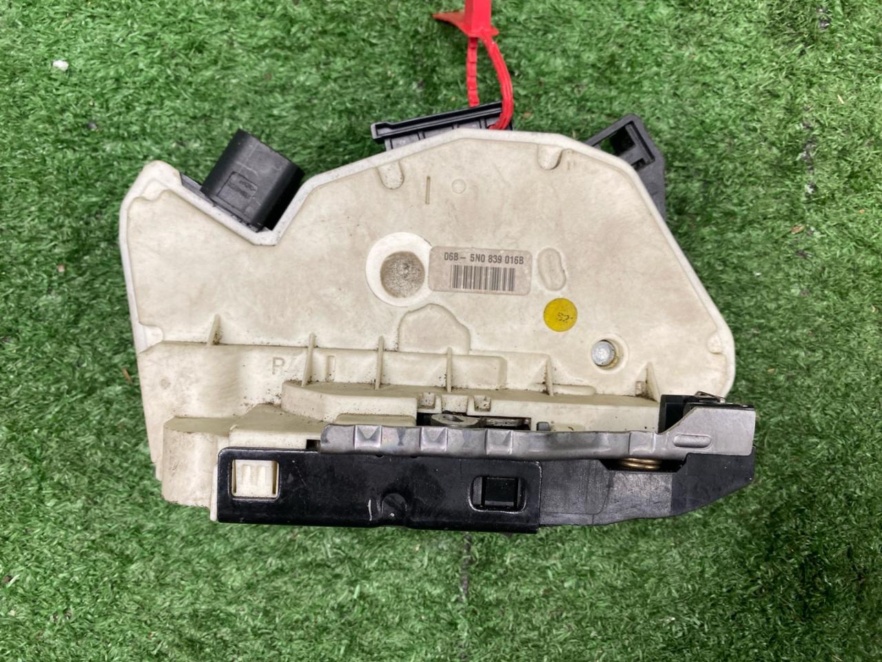 замок двери задней правой Volkswagen Passat CC 1 поколение 2010, 2.0 л., CCZA, бензин, АКПП, седан, 5N0839016B, 5N0839016E - фото №1