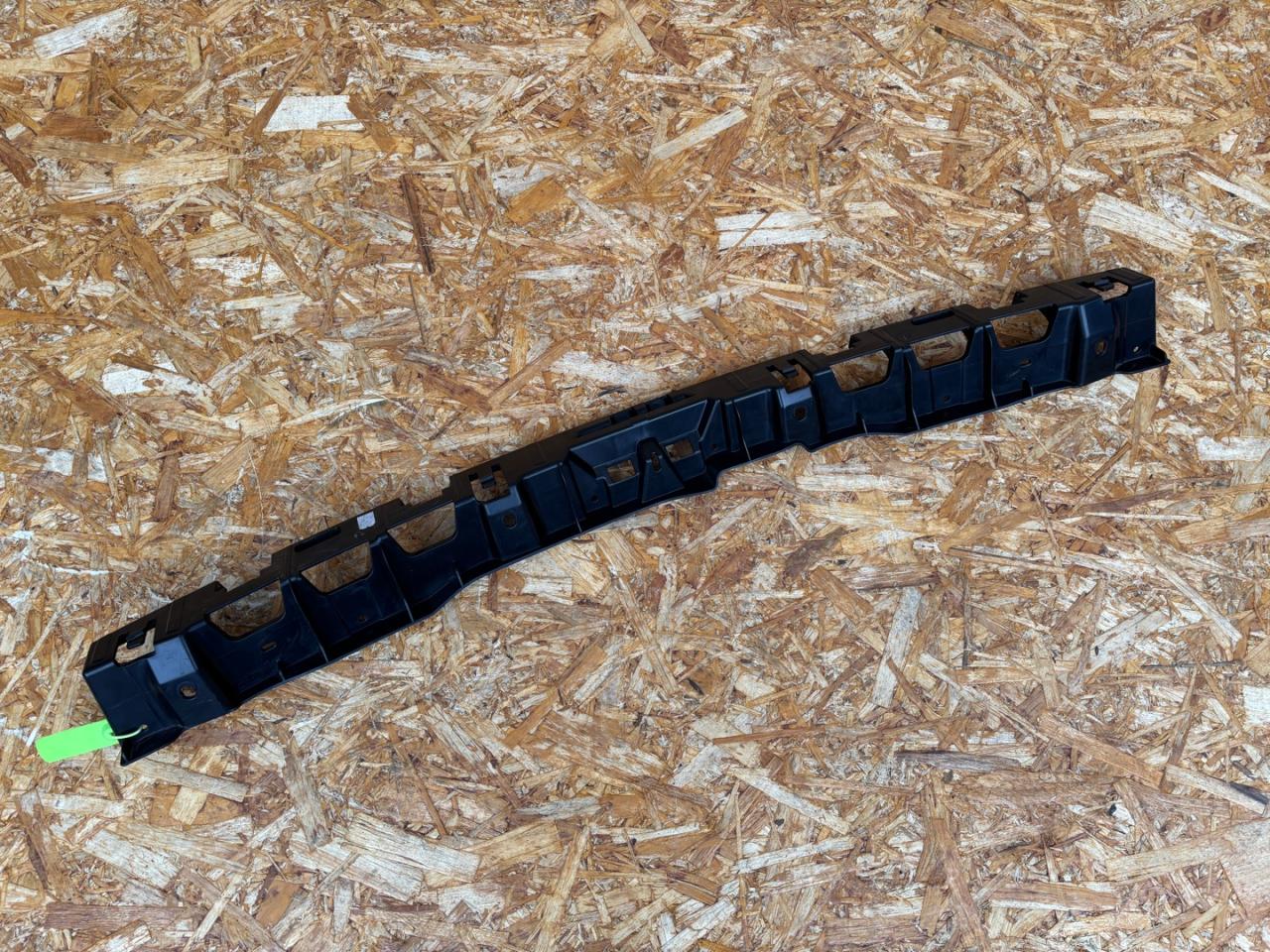 Крепление бампера заднего Porsche Macan 1 поколение 2015, 2.0 л., бензин, АКПП, внедорожник 5 дв., 95B807863A - фото №1