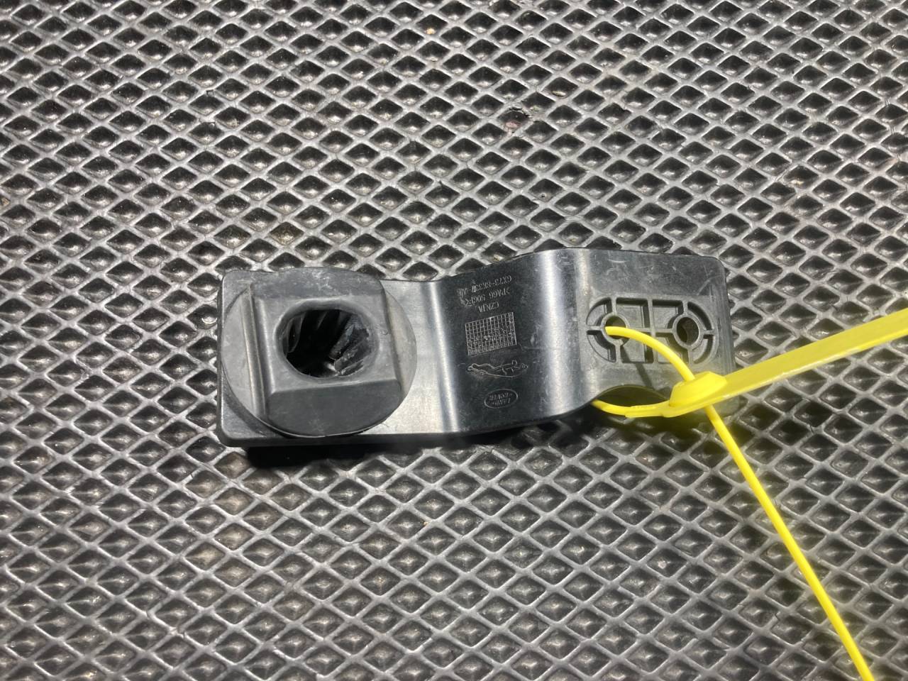 кронштейн радиатора Jaguar XE 1 поколение 2017, 2.0 л., бензин, АКПП, седан, GX738K337AE, T2H25177 - фото №1