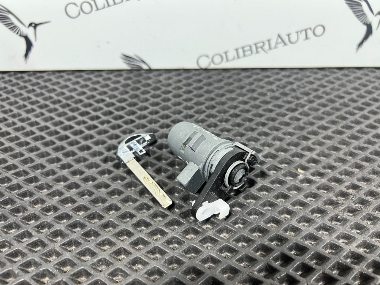 личинка дверного замка Buick Envista 1 поколение 2024, 1.2 л., бензин, АКПП, внедорожник 5 дв., 26273285 - фото №1