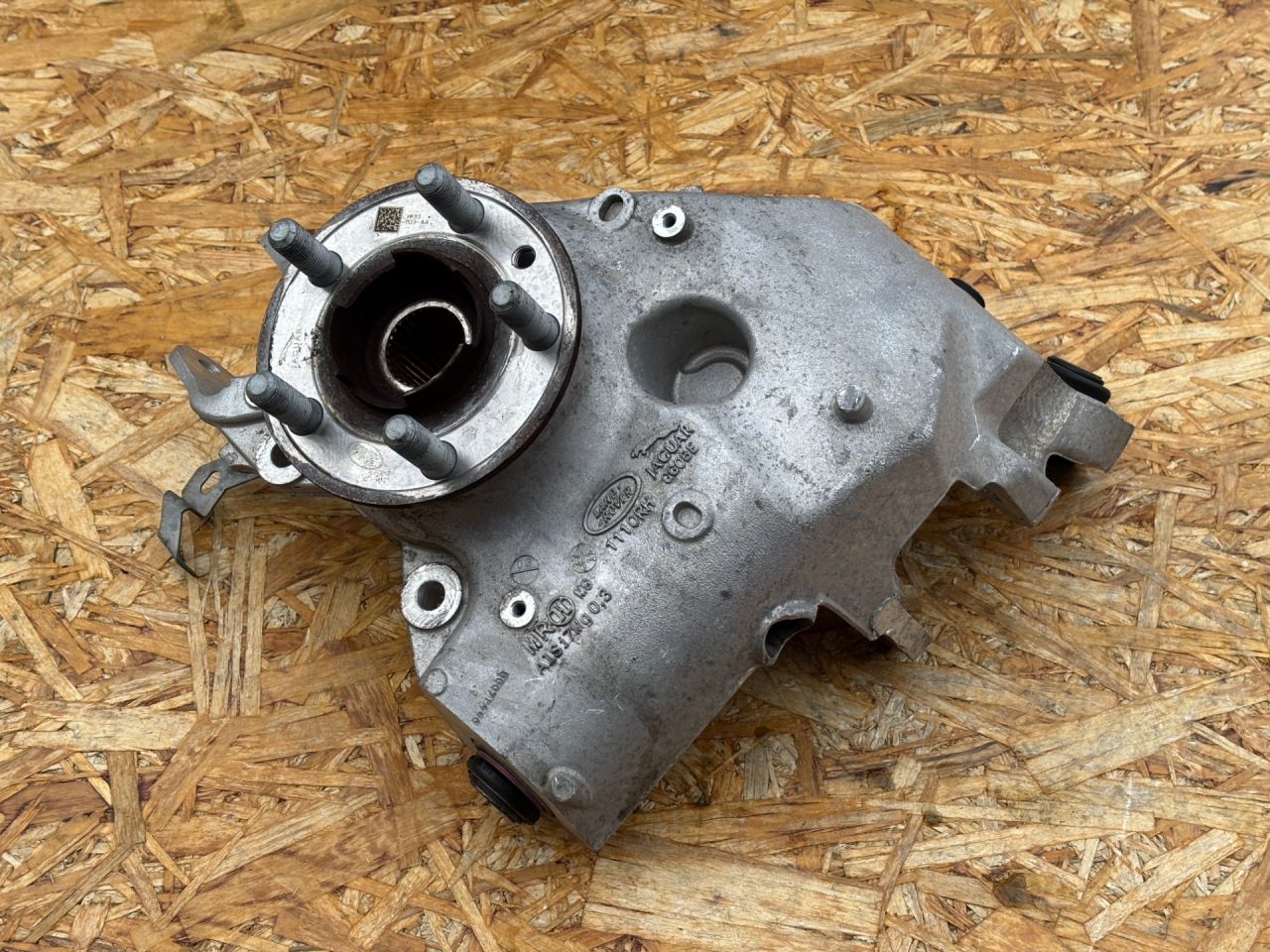 кулак задний правый Jaguar F-Pace 1 поколение X761 2018, 3.0 л., AJ 126, бензин, АКПП, внедорожник 5 дв., HK835A970AE, T4A1017, LR090542 - фото №1