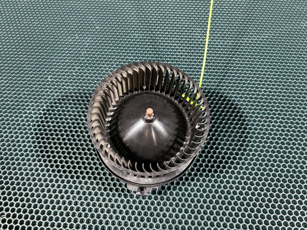 моторчик печки Audi Q7 4M 2016, 3.0 л., CREC, бензин, АКПП, внедорожник 5 дв., 4M1820021C, 4M1820021A, 4M1820021 - фото №1