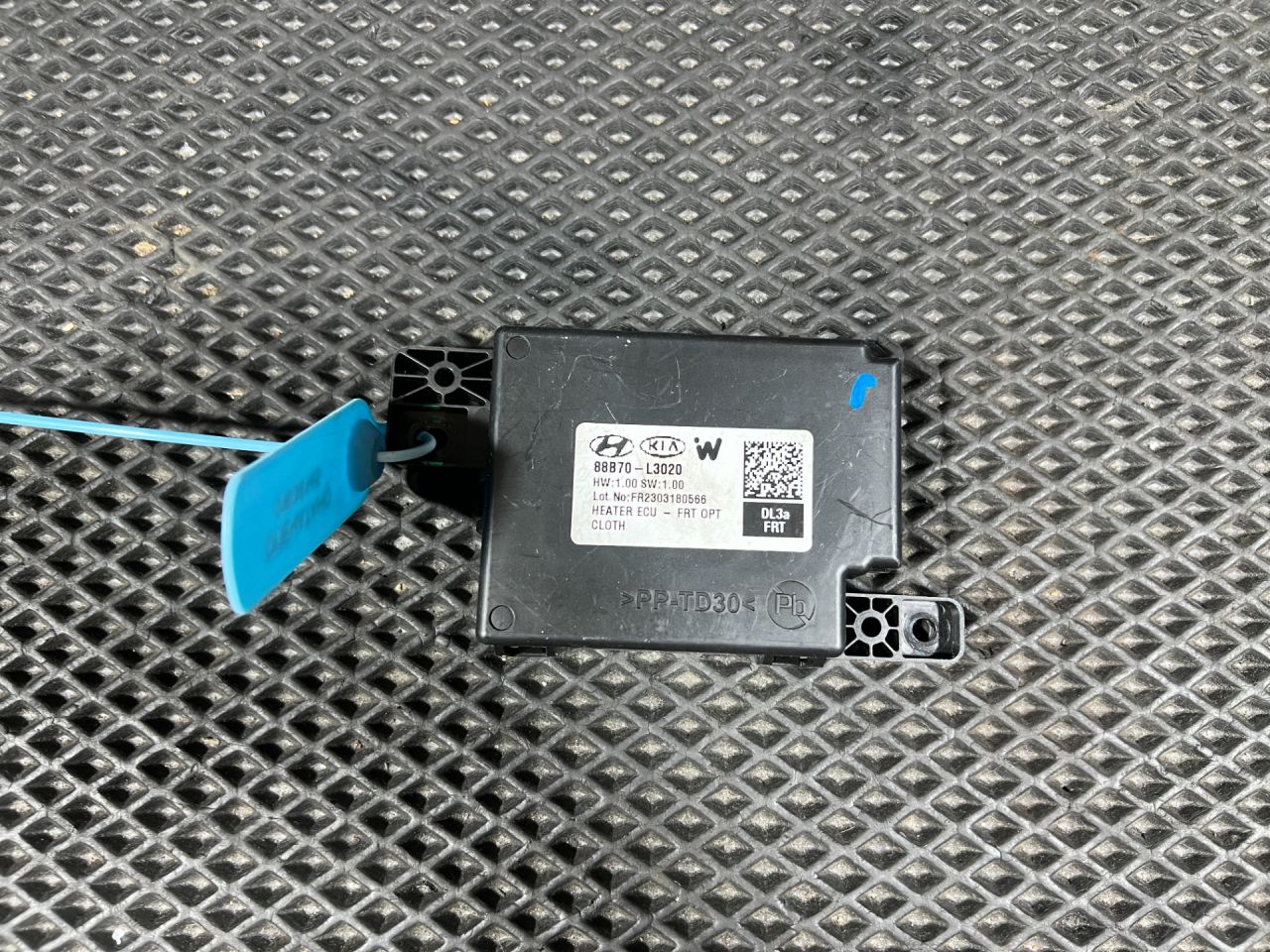 кнопка обогрева сидений Kia K5 3 поколение 2023, 1.6 л., G4FP, бензин, АКПП, седан, 88B70-L3020 - фото №1