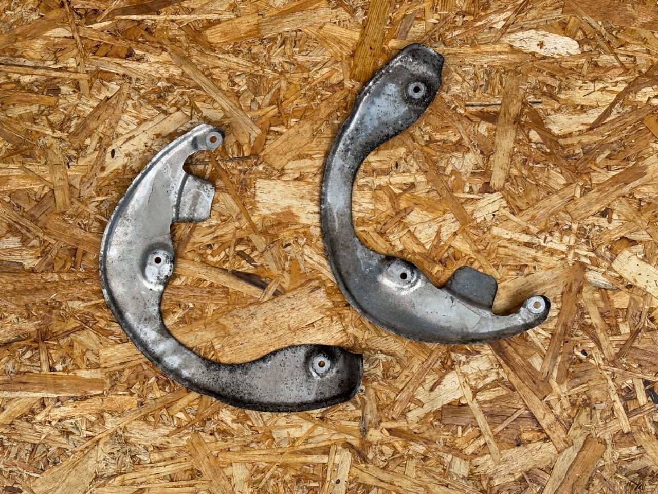 защитный кожух тормозного механизма Porsche Macan 1 поколение 95B 2015, 3.0 л., MCT.MA, бензин, АКПП, внедорожник 5 дв., 95B615311B, 95B615312B - фото №1