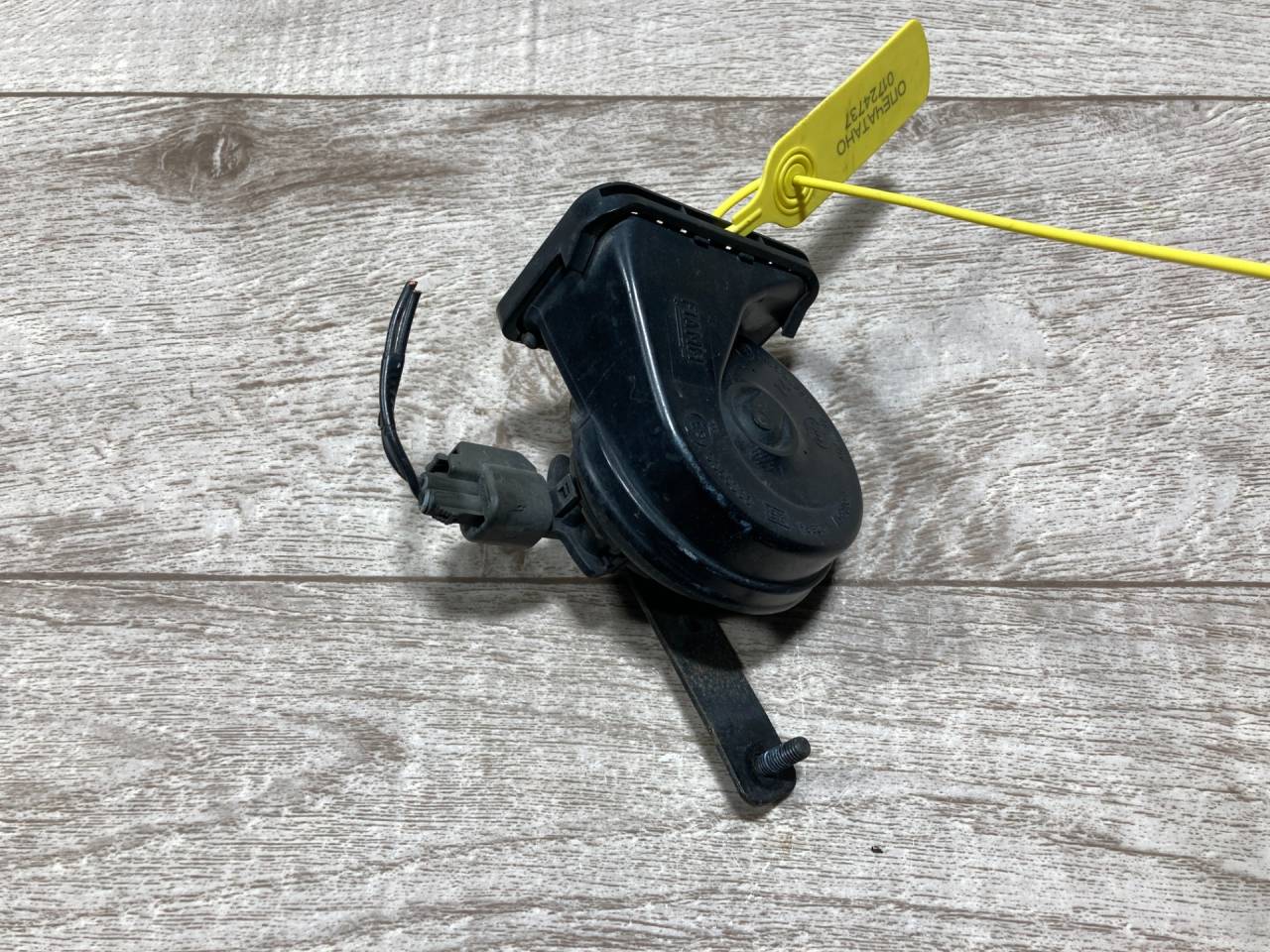 сигнал (клаксон) Jaguar XE 1 поколение 2017, 2.0 л., 204PT, бензин, АКПП, седан, 0055306, GX7313802AA, T2H36398, T4N4042, A046522 - фото №1